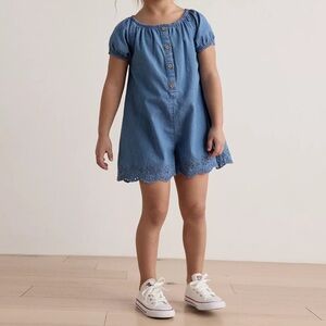 Toddler Girls' Carter's Button-Front Chambray Romper
Size 3T. Blue Shorts